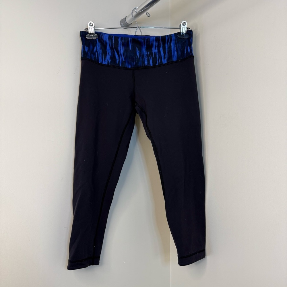 Lululemon Wunder Under Crop III Reversible Black / Sapphire Blue – Size 8 Capris
